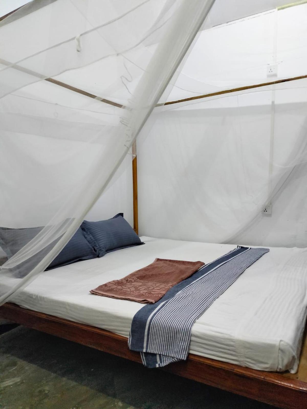 Costels Arugambay Hostel Arugam Bay Room photo